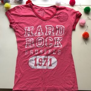Dark pink/red v-neck shirt